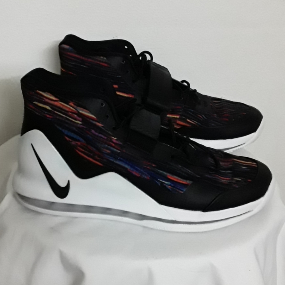 SOLD !!NIKE SHOES AIRMAX SZ 10.5